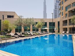 Chic 2BR Downtown Haven w Balcony City Views