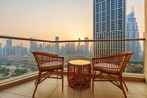 Chic 2BR Downtown Haven w Balcony City Views
