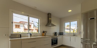 Marisa 1 House Near the Beach