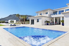 Villa in Mallorca With Private Pool & Jacuzzi