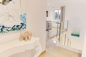 Villa in Mallorca With Private Pool & Jacuzzi