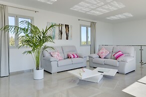 Villa in Mallorca With Private Pool & Jacuzzi