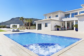 Villa in Mallorca With Private Pool & Jacuzzi
