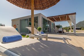 Villa in Mallorca With Private Pool & Jacuzzi