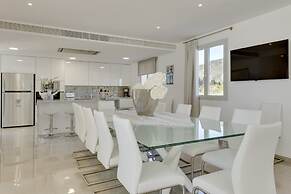 Villa in Mallorca With Private Pool & Jacuzzi
