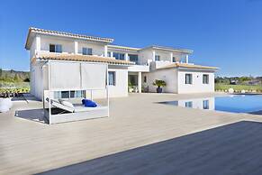 Villa in Mallorca With Private Pool & Jacuzzi