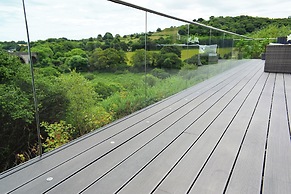 New Panoramic Riverview Apartment With Ev Plug