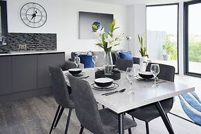 New Panoramic Riverview Apartment With Ev Plug