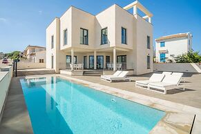 Son Serra Paradise, Beachfront Villa