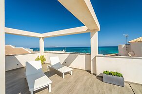 Son Serra Paradise, Beachfront Villa