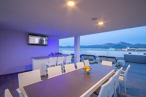 Son Serra Paradise, Beachfront Villa