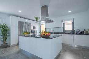 Son Serra Paradise, Beachfront Villa