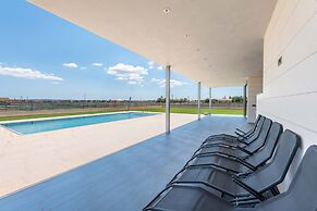 Villa in Mallorca With Pool & Mountain Views