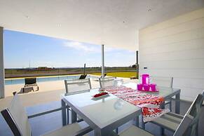 Villa in Mallorca With Pool & Mountain Views