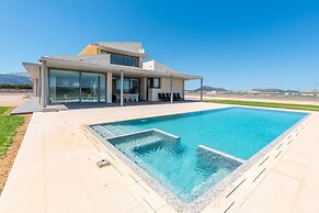 Villa in Mallorca With Pool & Mountain Views