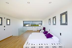 Villa in Mallorca With Pool & Mountain Views