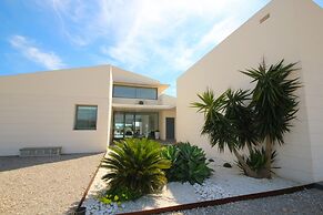 Villa in Mallorca With Pool & Mountain Views