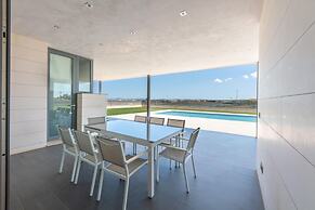 Villa in Mallorca With Pool & Mountain Views