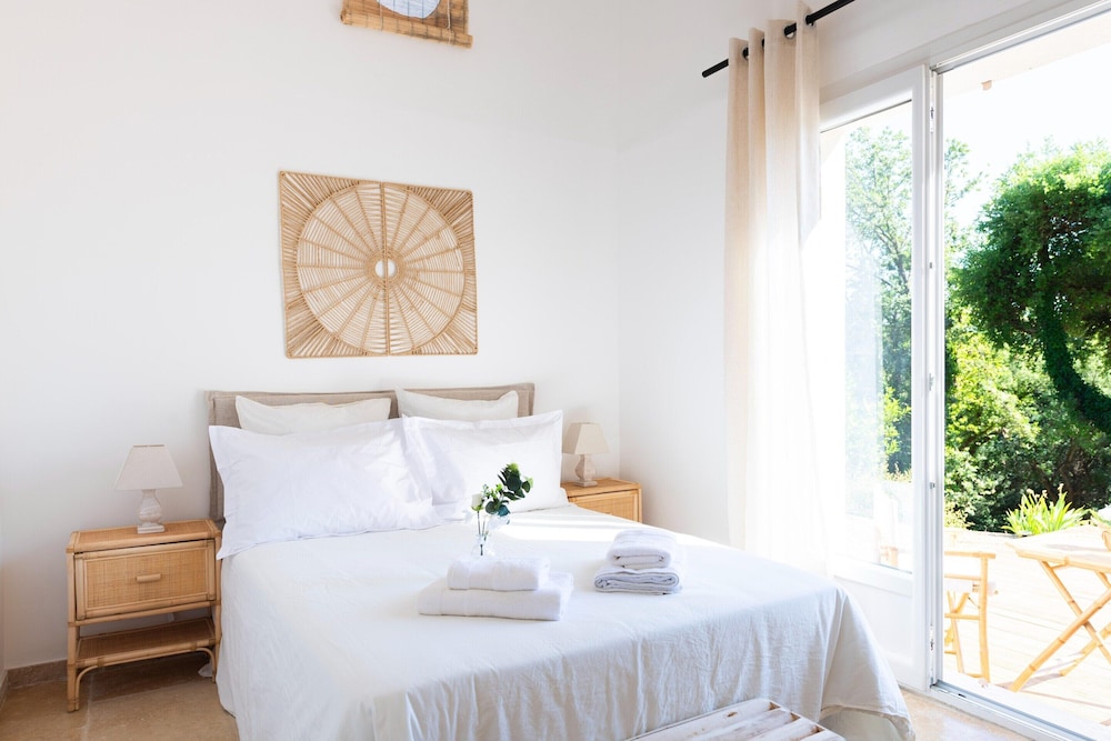 Charming Holiday Home With Private Garden