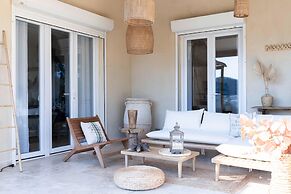 Charming Holiday Home With Private Garden