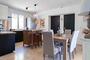 Charming Holiday Home With Private Garden