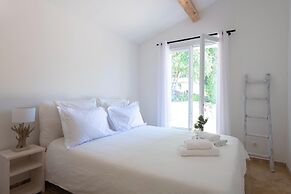 Charming Holiday Home With Private Garden