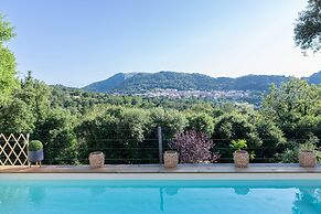 Charming Holiday Home With Private Garden