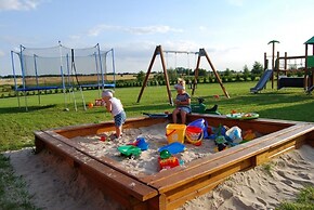Holiday Homes With Pool, Mielenko