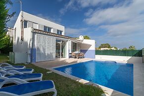 Coastal Holiday Home With Private Pool