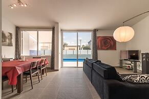 Coastal Holiday Home With Private Pool