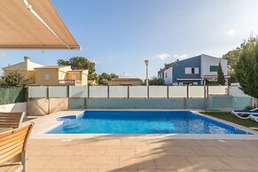Coastal Holiday Home With Private Pool
