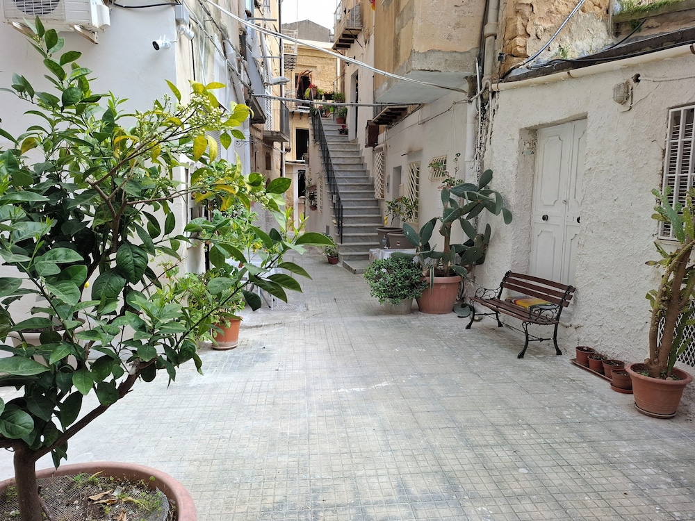 B&B Le Lumìe City Center