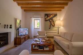 Son Simo Vell Pool & Vineyard Views