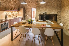 Cozy Mountain-view Villa