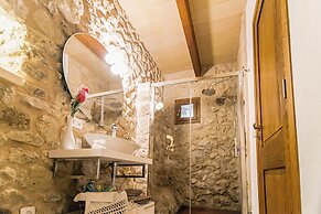 Cozy Mountain-view Villa