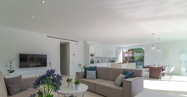 Beachside La Pau de Mar Villa With Pool