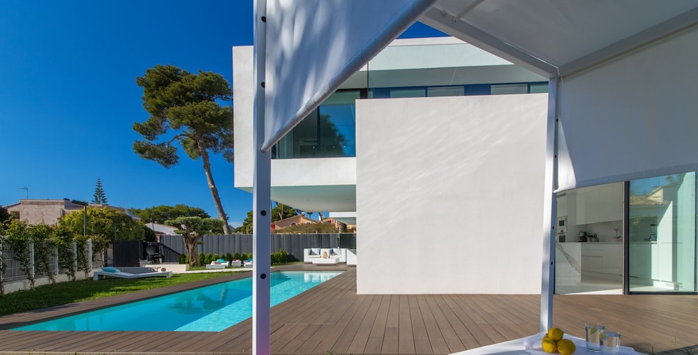 Beachside La Pau de Mar Villa With Pool