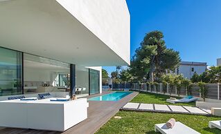Beachside La Pau de Mar Villa With Pool