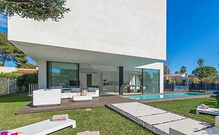 Beachside La Pau de Mar Villa With Pool