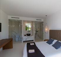 Beachside La Pau de Mar Villa With Pool