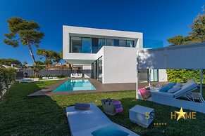 Beachside La Pau de Mar Villa With Pool