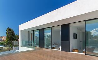 Beachside La Pau de Mar Villa With Pool