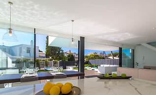 Beachside La Pau de Mar Villa With Pool