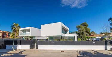 Beachside La Pau de Mar Villa With Pool