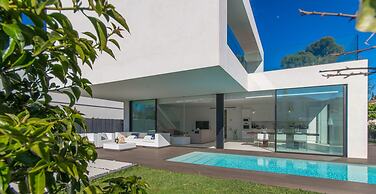 Beachside La Pau de Mar Villa With Pool