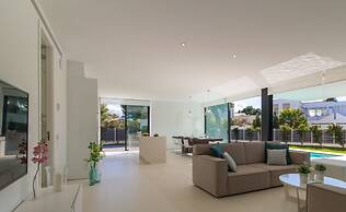 Beachside La Pau de Mar Villa With Pool
