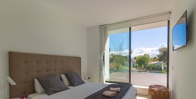Beachside La Pau de Mar Villa With Pool