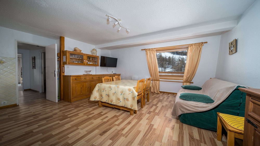 Apartment in Allos With Stunning Mountain Views