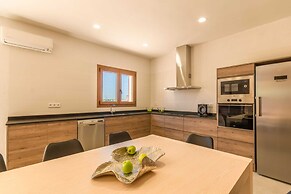 Villa in Spain With Private Pool & Beaches Nearby