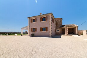 Villa in Spain With Private Pool & Beaches Nearby